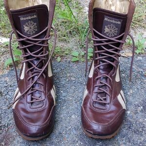 🏆 Reebok, Retro-Look Wrestling Shoe, Women's 8.5, Brown/Gold